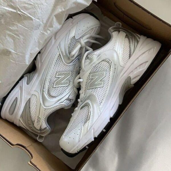 NB 530   Blanco y Plata